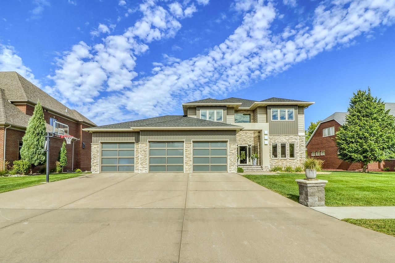 2012 single family home for sale at 4345 Beach Lane S in Fargo, ND — 5 bed, 4 bath (photo 4 of 102)