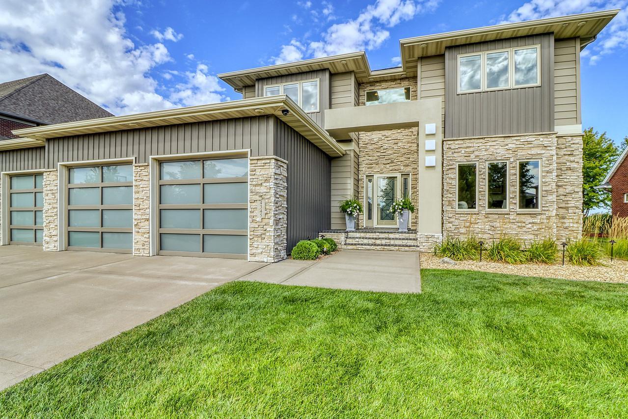 2012 single family home for sale at 4345 Beach Lane S in Fargo, ND — 5 bed, 4 bath (photo 5 of 102)