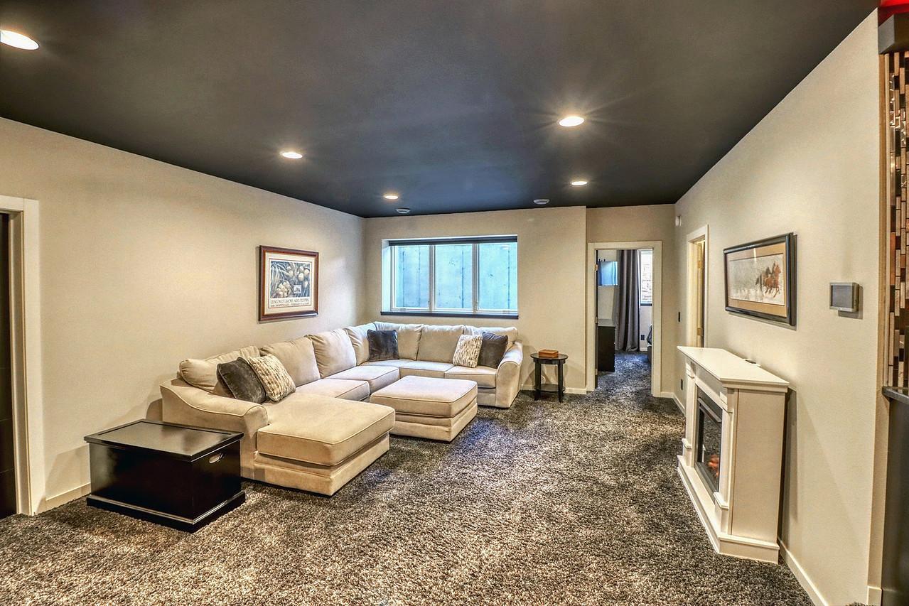 2012 single family home for sale at 4345 Beach Lane S in Fargo, ND — 5 bed, 4 bath (photo 59 of 102)