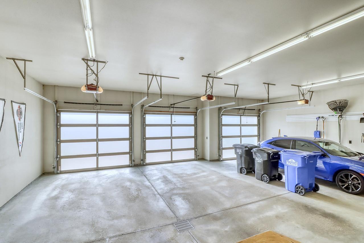 2012 single family home for sale at 4345 Beach Lane S in Fargo, ND — 5 bed, 4 bath (photo 68 of 102)
