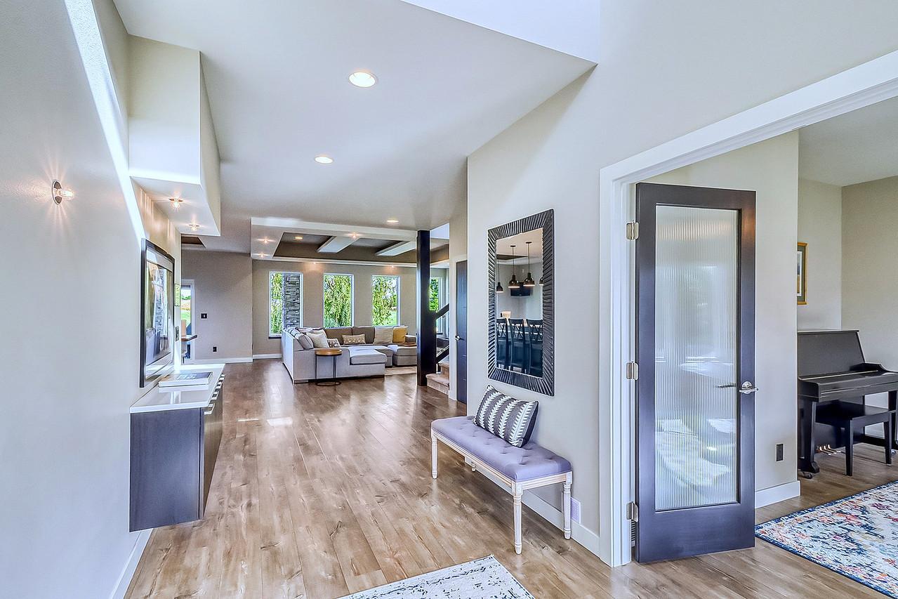 2012 single family home for sale at 4345 Beach Lane S in Fargo, ND — 5 bed, 4 bath (photo 10 of 102)
