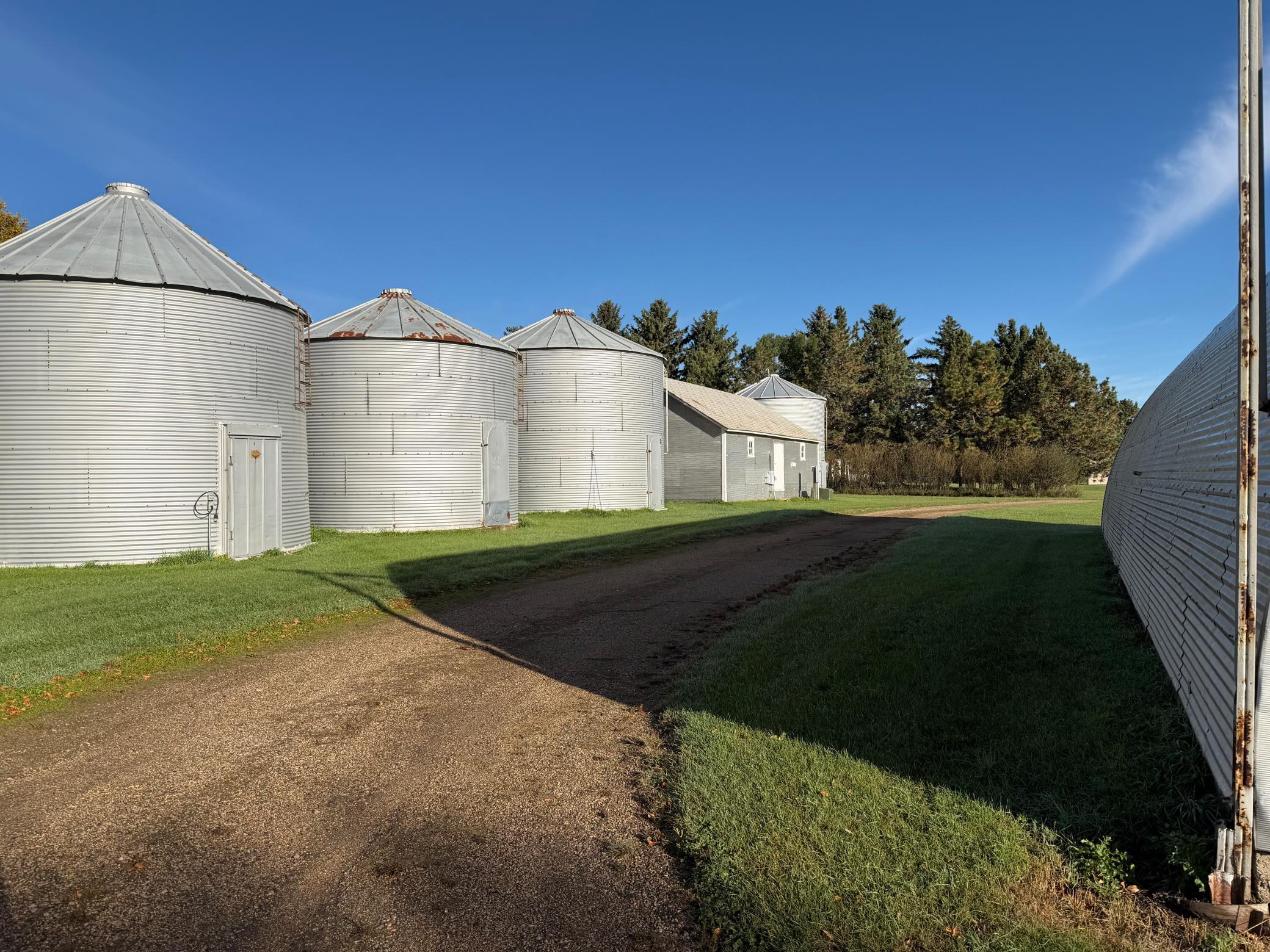 1976 single family home for sale at 39001 590th Street NW in Kenmare, ND — 5 bed, 2 bath (photo 11 of 53)