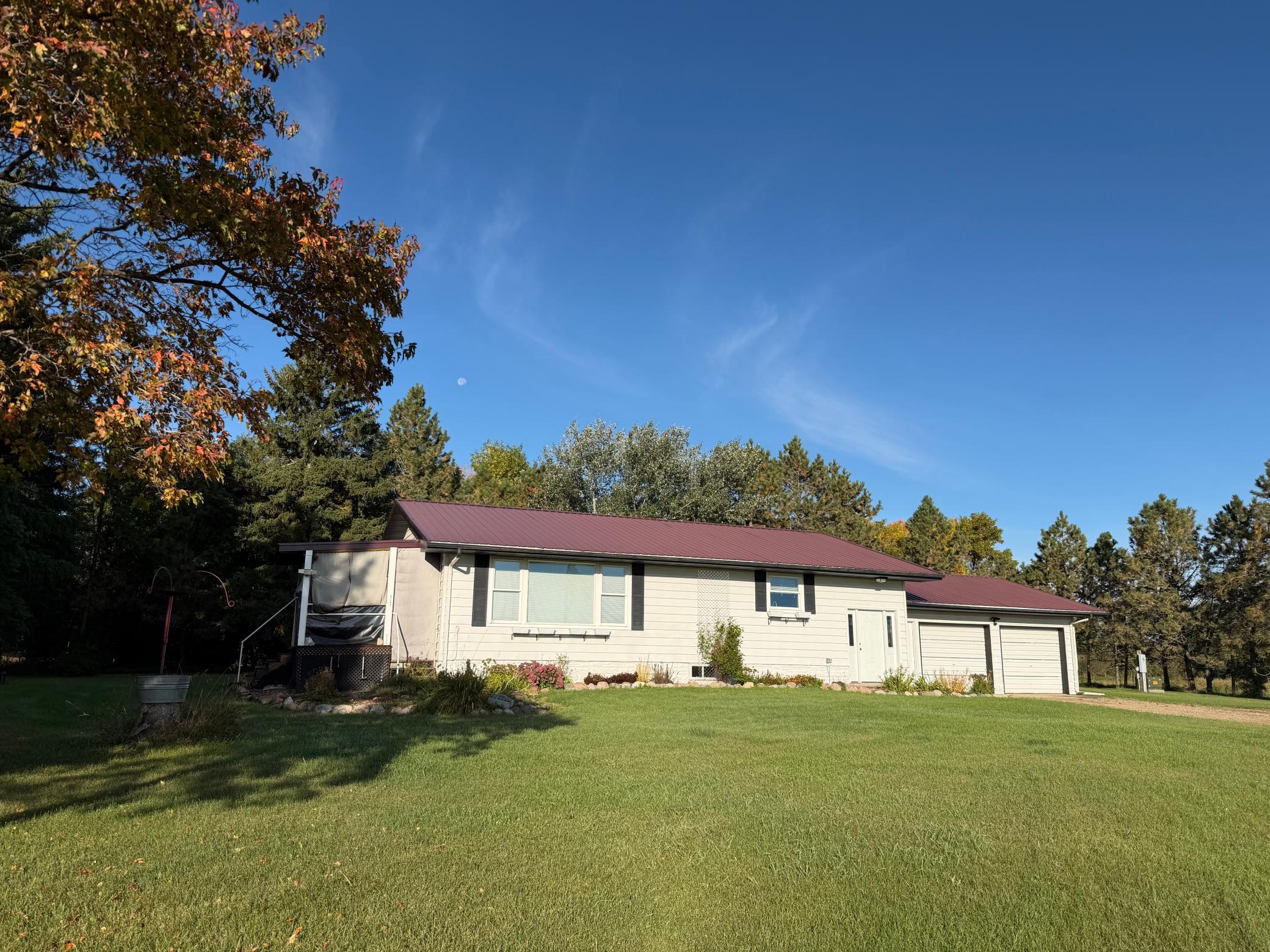 1976 single family home for sale at 39001 590th Street NW in Kenmare, ND — 5 bed, 2 bath (photo 3 of 53)