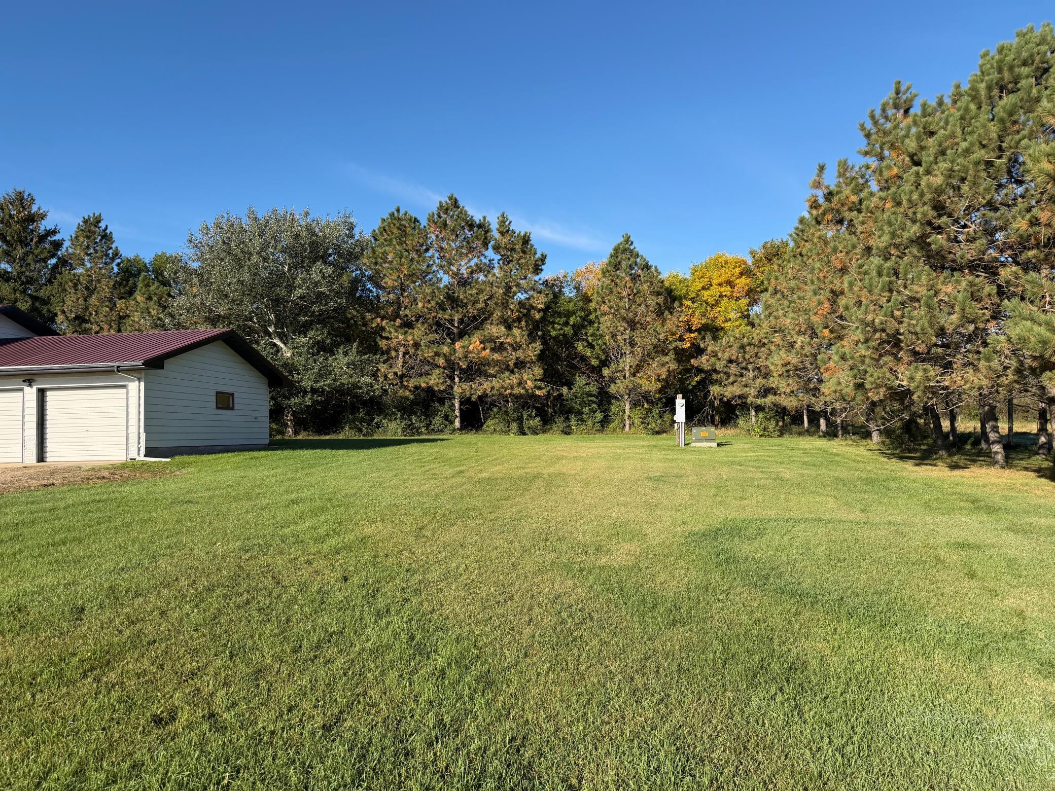 1976 single family home for sale at 39001 590th Street NW in Kenmare, ND — 5 bed, 2 bath (photo 4 of 53)