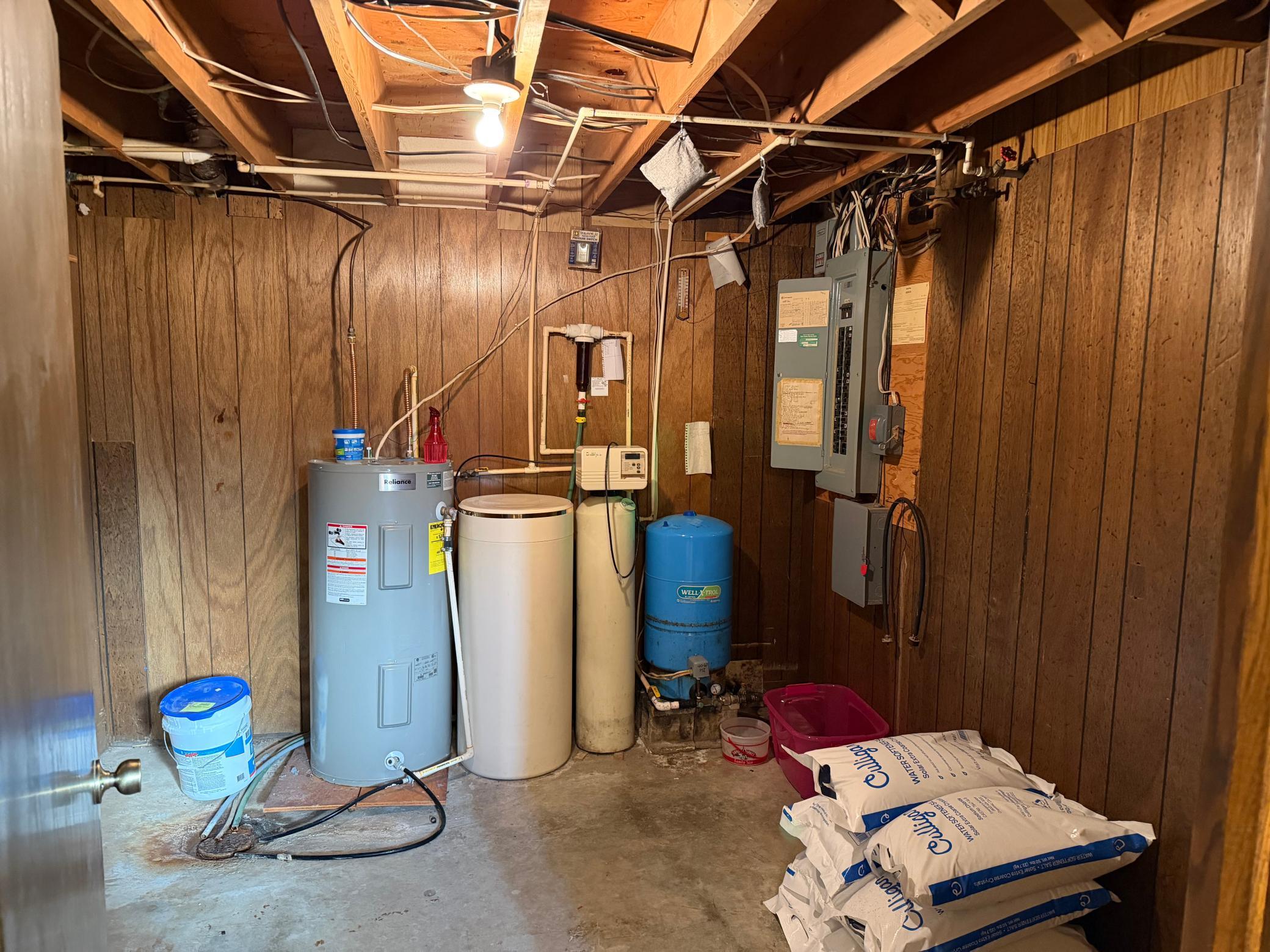 1976 single family home for sale at 39001 590th Street NW in Kenmare, ND — 5 bed, 2 bath (photo 47 of 53)