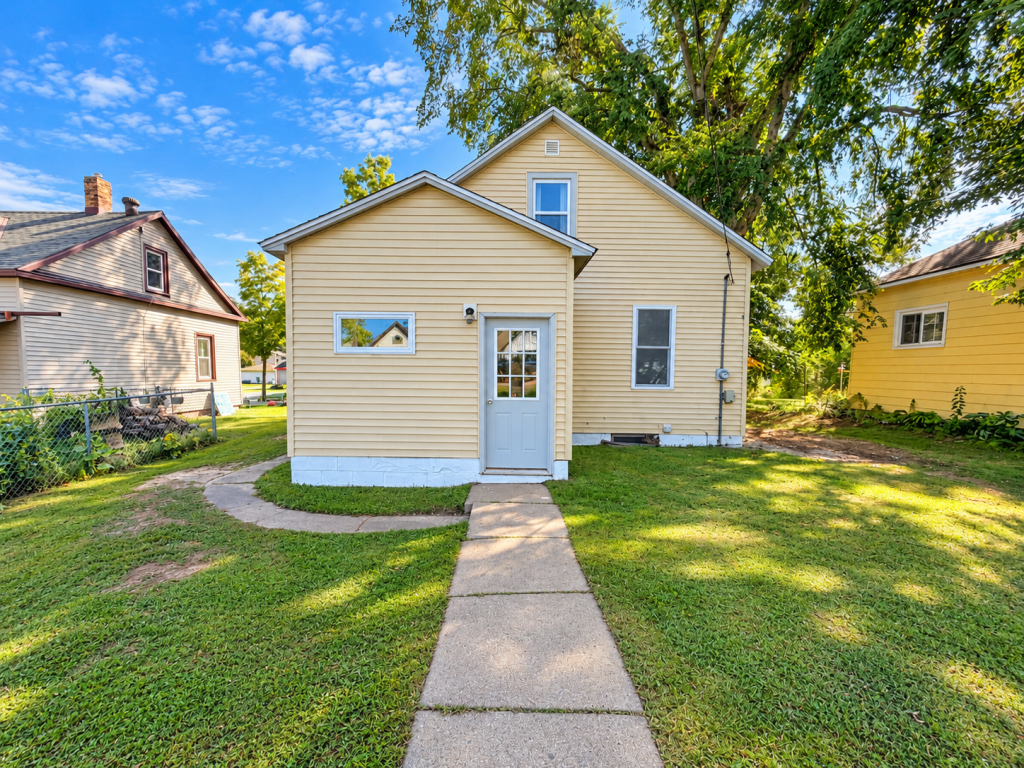 1920 single family home for sale at 105 Sadie Street in Marble, MN — 3 bed, 2 bath (photo 23 of 27)