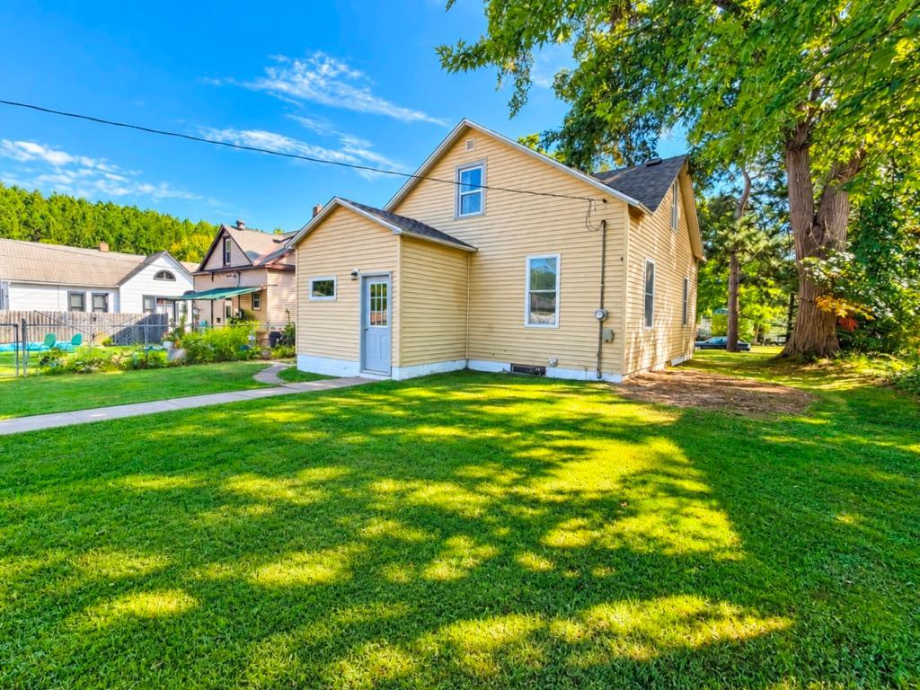 1920 single family home for sale at 105 Sadie Street in Marble, MN — 3 bed, 2 bath (photo 4 of 27)