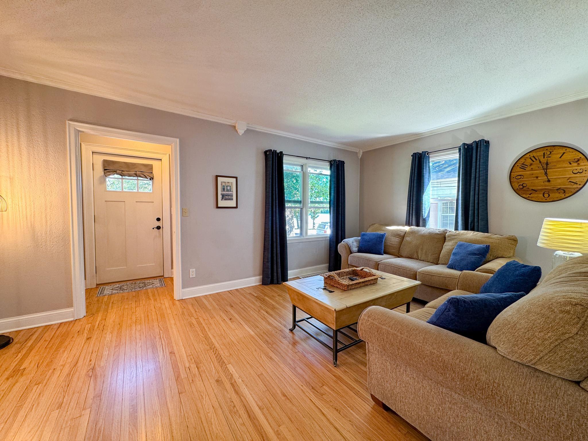 1940 single family home for sale at 217 W Church Street in Fergus Falls, MN — 3 bed, 2 bath (photo 4 of 46)