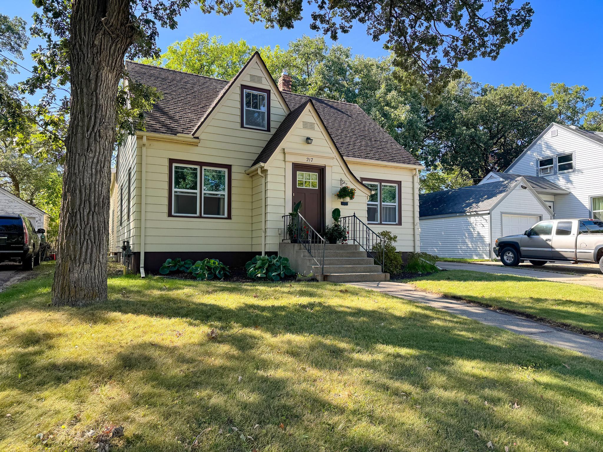 1940 single family home for sale at 217 W Church Street in Fergus Falls, MN — 3 bed, 2 bath (photo 39 of 46)