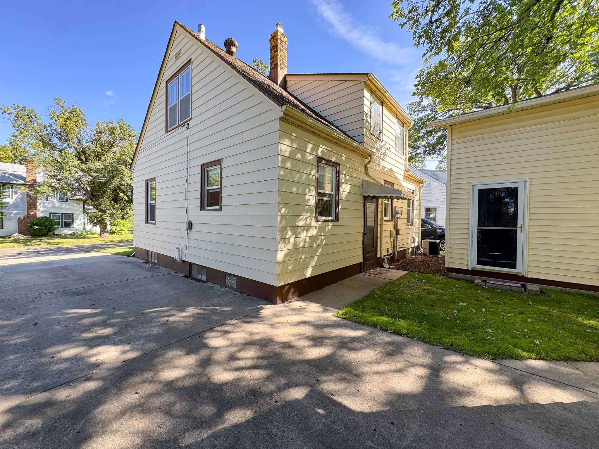 1940 single family home for sale at 217 W Church Street in Fergus Falls, MN — 3 bed, 2 bath (photo 40 of 46)