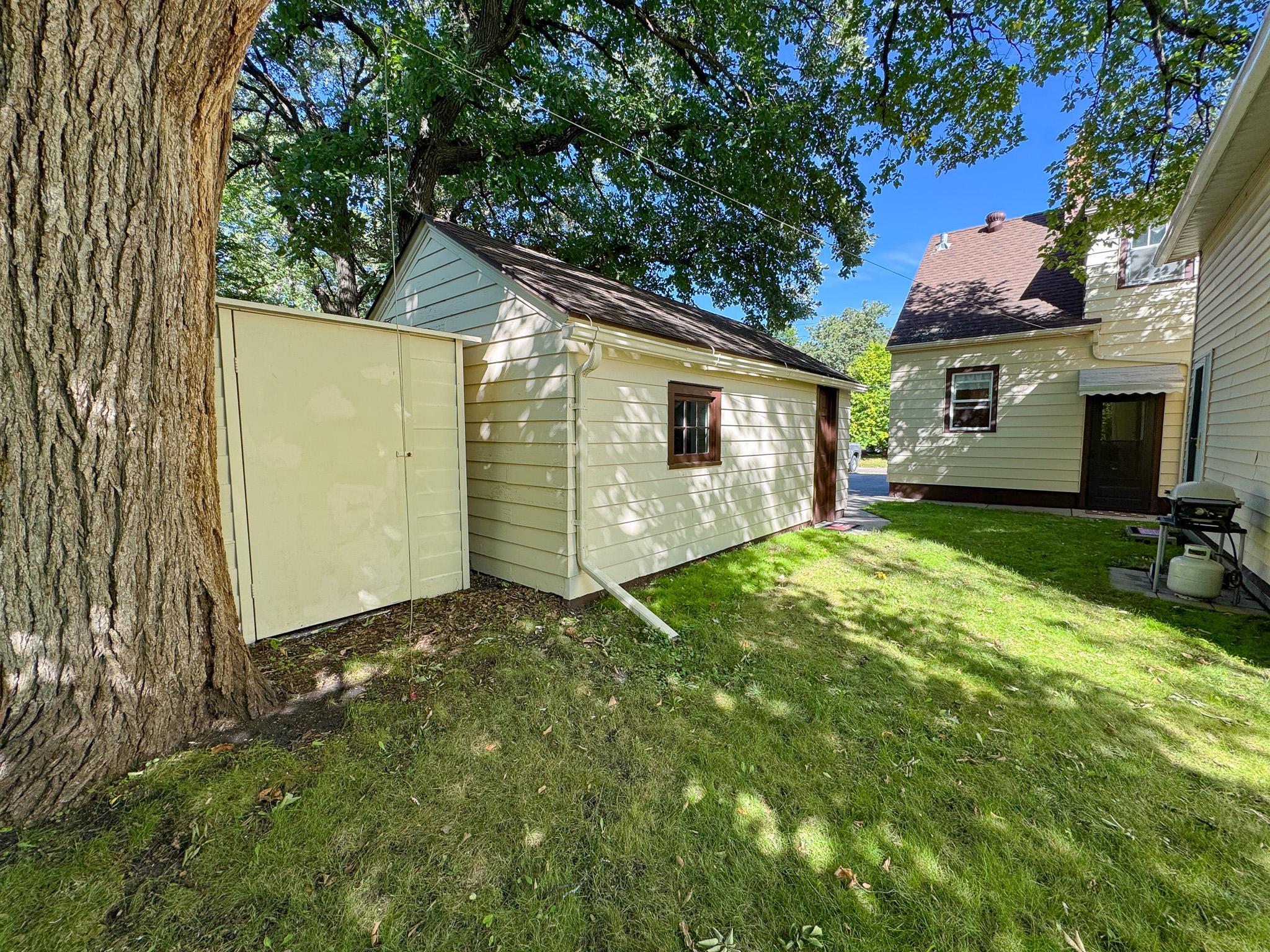 1940 single family home for sale at 217 W Church Street in Fergus Falls, MN — 3 bed, 2 bath (photo 41 of 46)