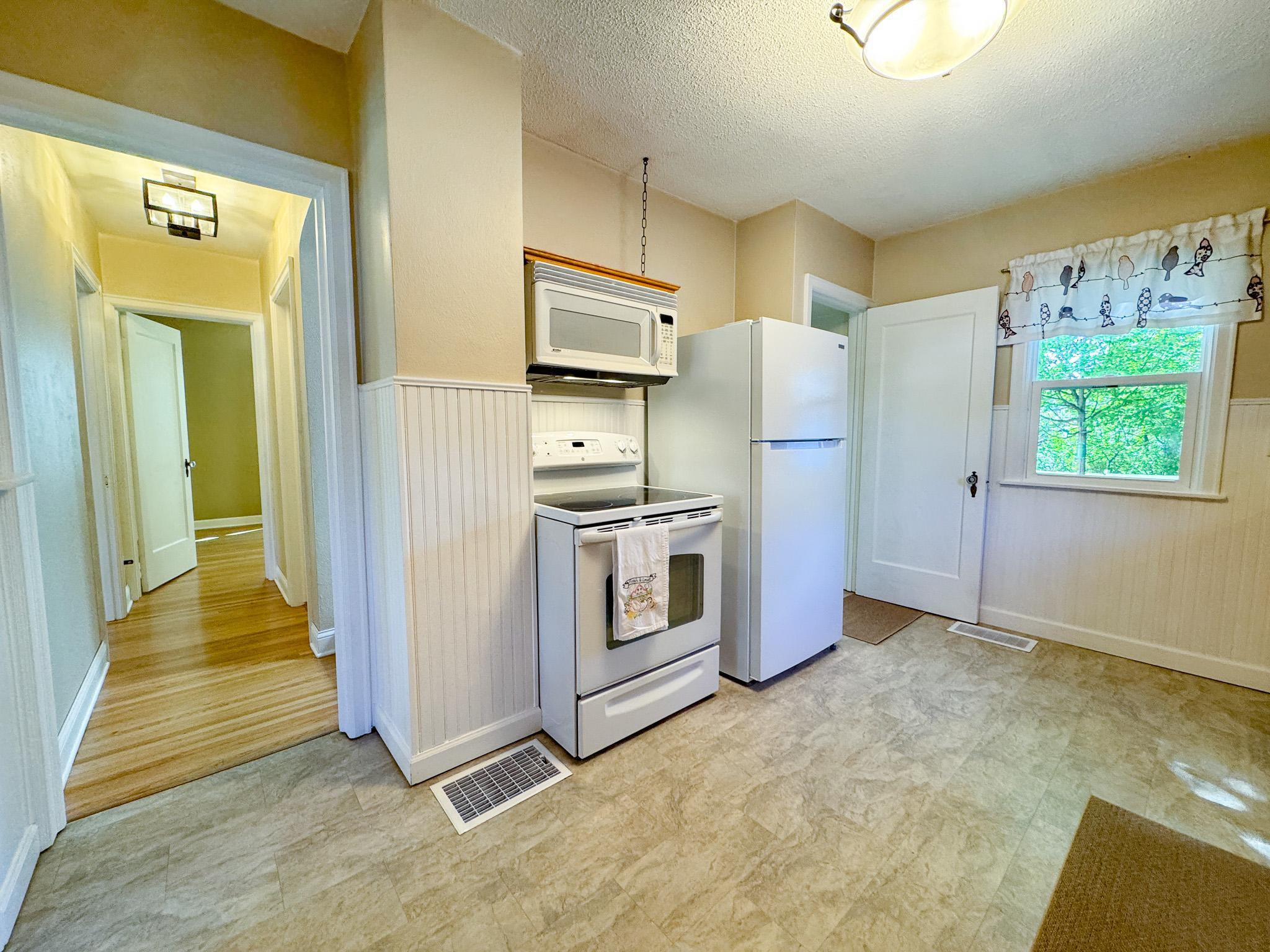 1940 single family home for sale at 217 W Church Street in Fergus Falls, MN — 3 bed, 2 bath (photo 9 of 46)