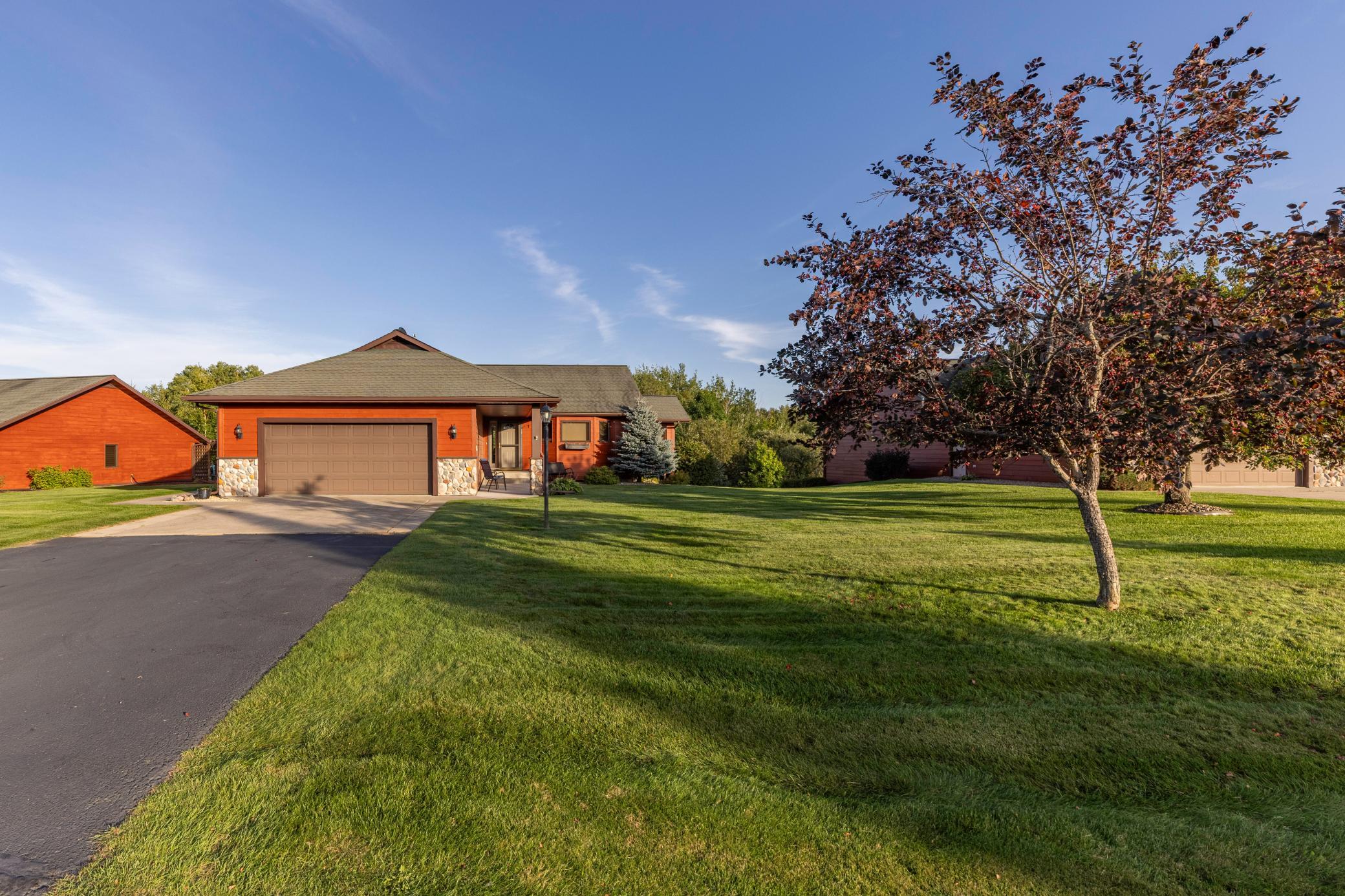 2004 single family home for sale at 20150 SUGARBROOKE LN in Cohasset, MN — 3 bed, 3 bath (photo 2 of 20)