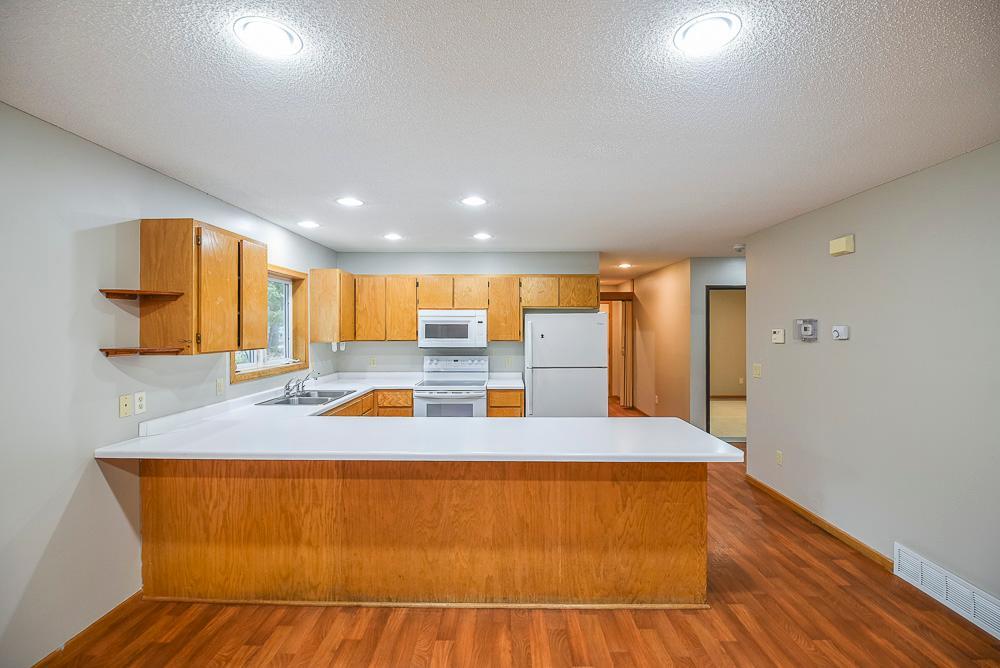 1998 single family home for sale at 14610 Lynndale Drive in Baxter, MN — 5 bed, 3 bath (photo 6 of 44)
