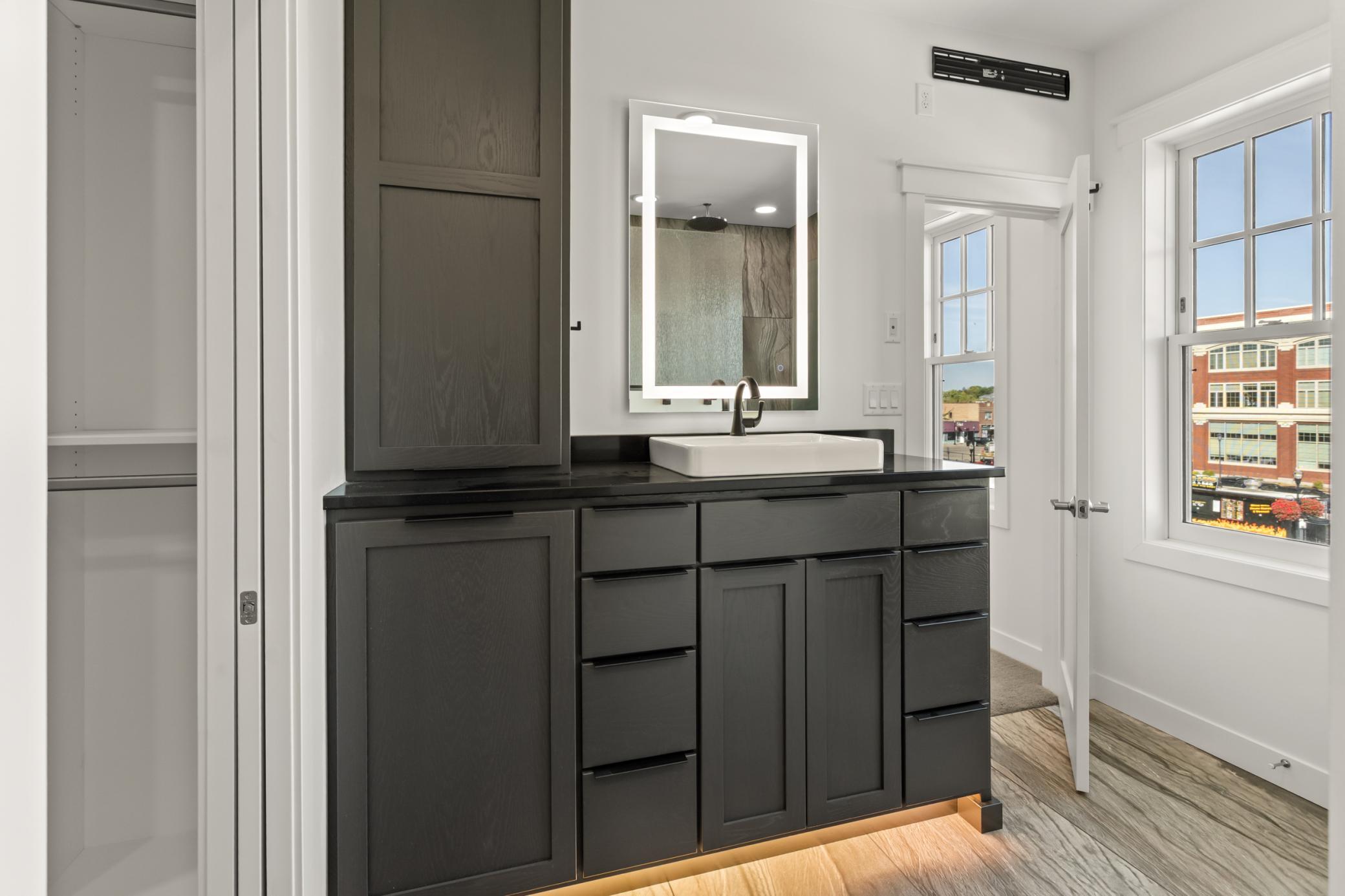2022 condo for sale at 412 5th Street N, Unit 526 in Fargo, ND — 3 bed, 2 bath (photo 18 of 77)
