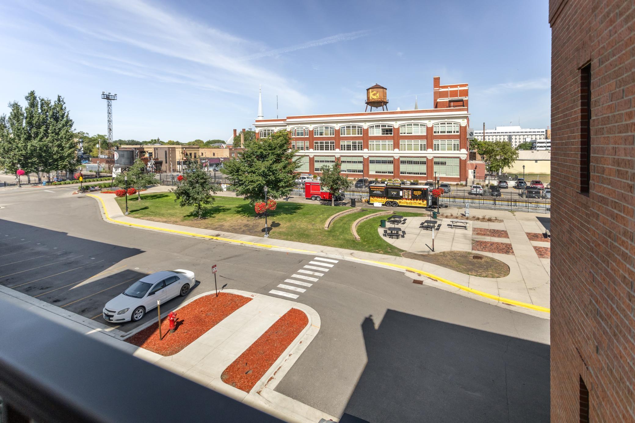 2022 condo for sale at 412 5th Street N, Unit 526 in Fargo, ND — 3 bed, 2 bath (photo 47 of 77)