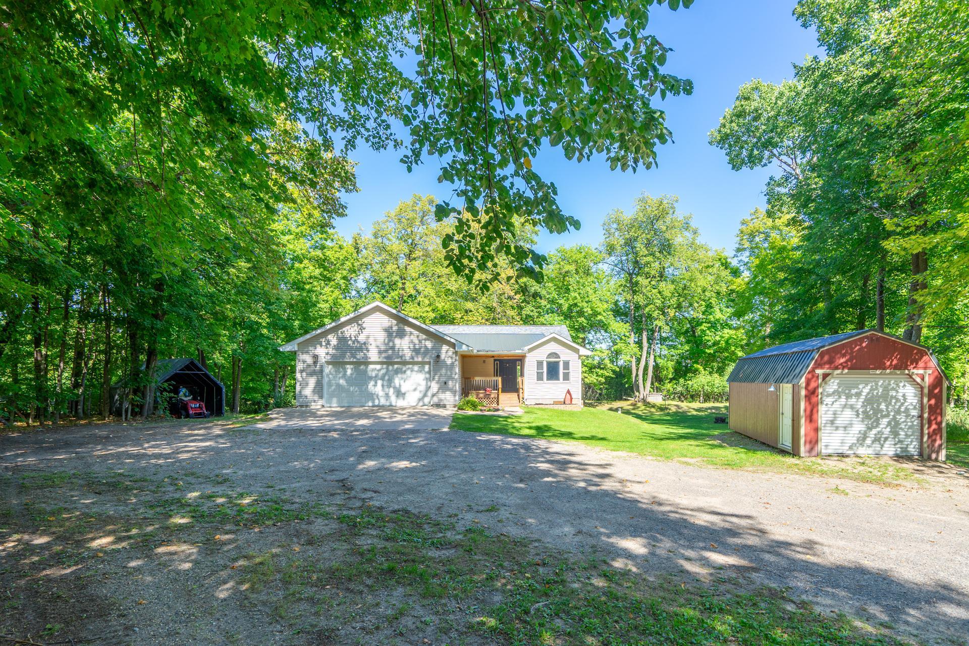 1997 single family home for sale at 6962 County Road 127 in Brainerd, MN — 3 bed, 3 bath (photo 2 of 55)