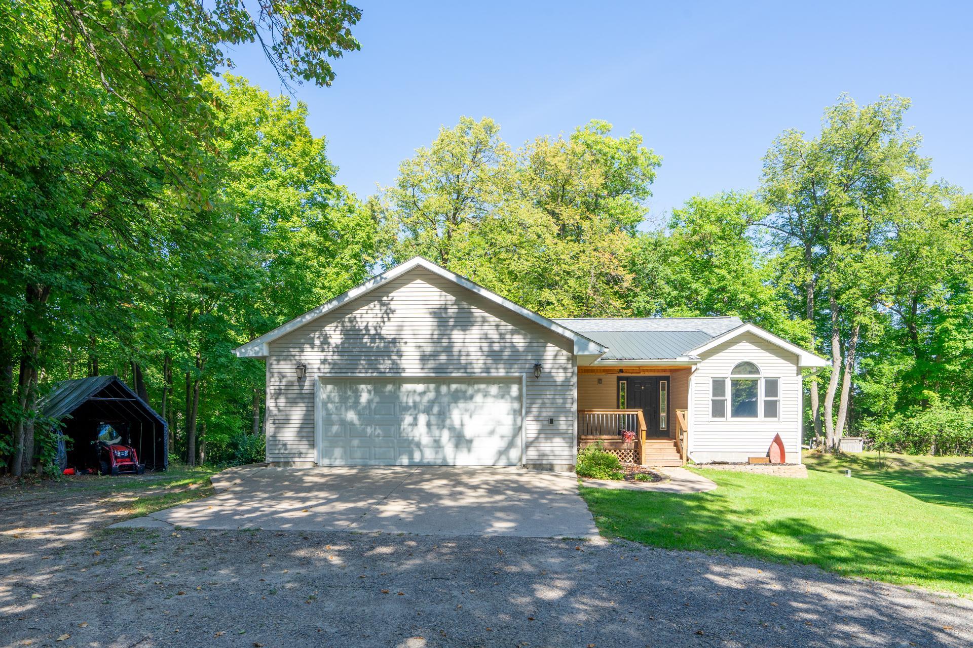 1997 single family home for sale at 6962 County Road 127 in Brainerd, MN — 3 bed, 3 bath (photo 3 of 55)