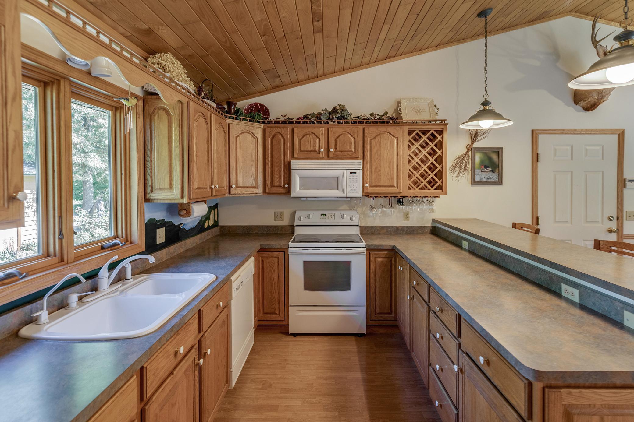 1997 single family home for sale at 11657 Fairway Road in East Gull Lake, MN — 3 bed, 2 bath (photo 15 of 55)