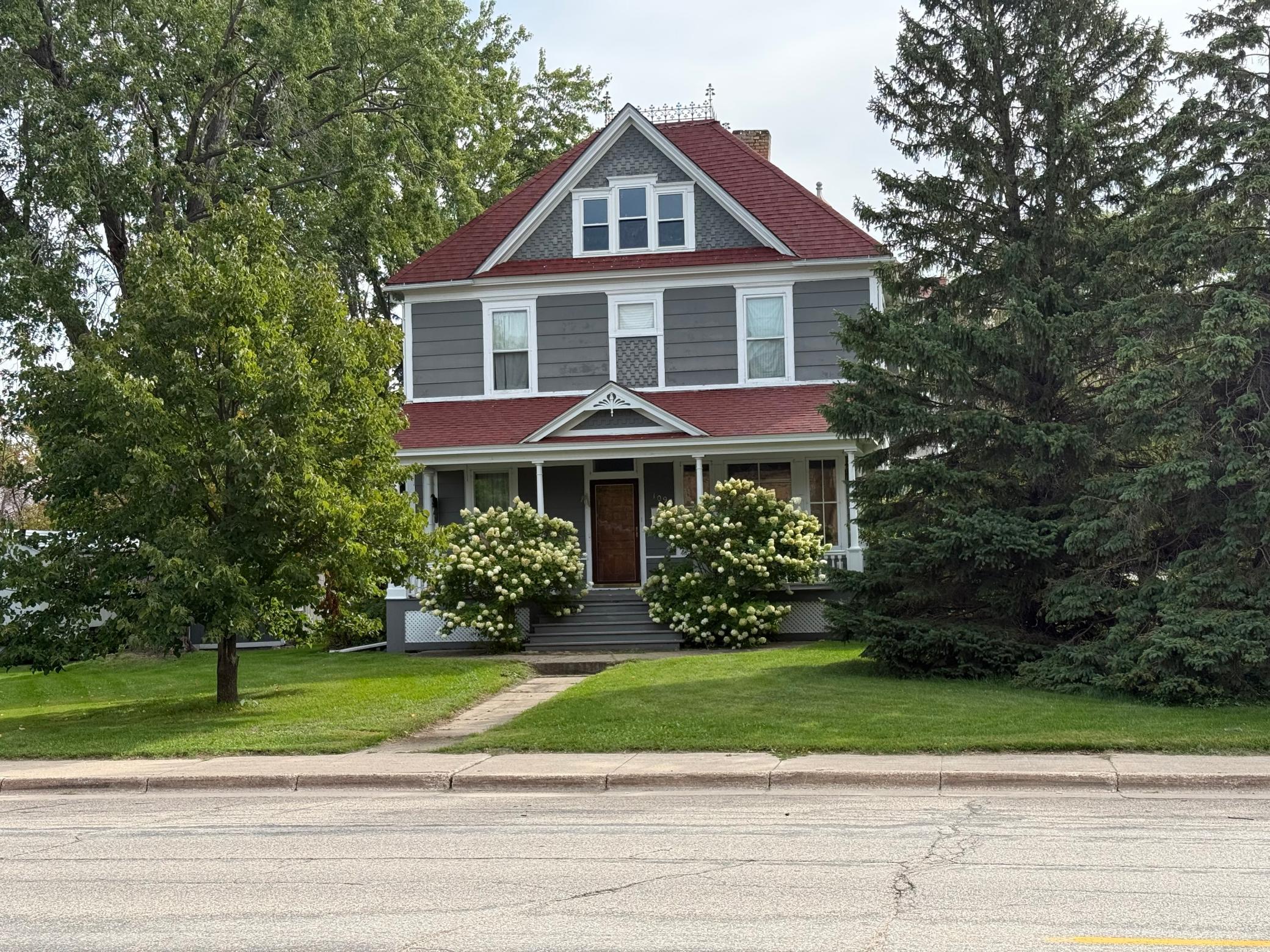 1898 single family home for sale at 109 S Mill Street in Fertile, MN — 5 bed, 2 bath (photo 2 of 44)
