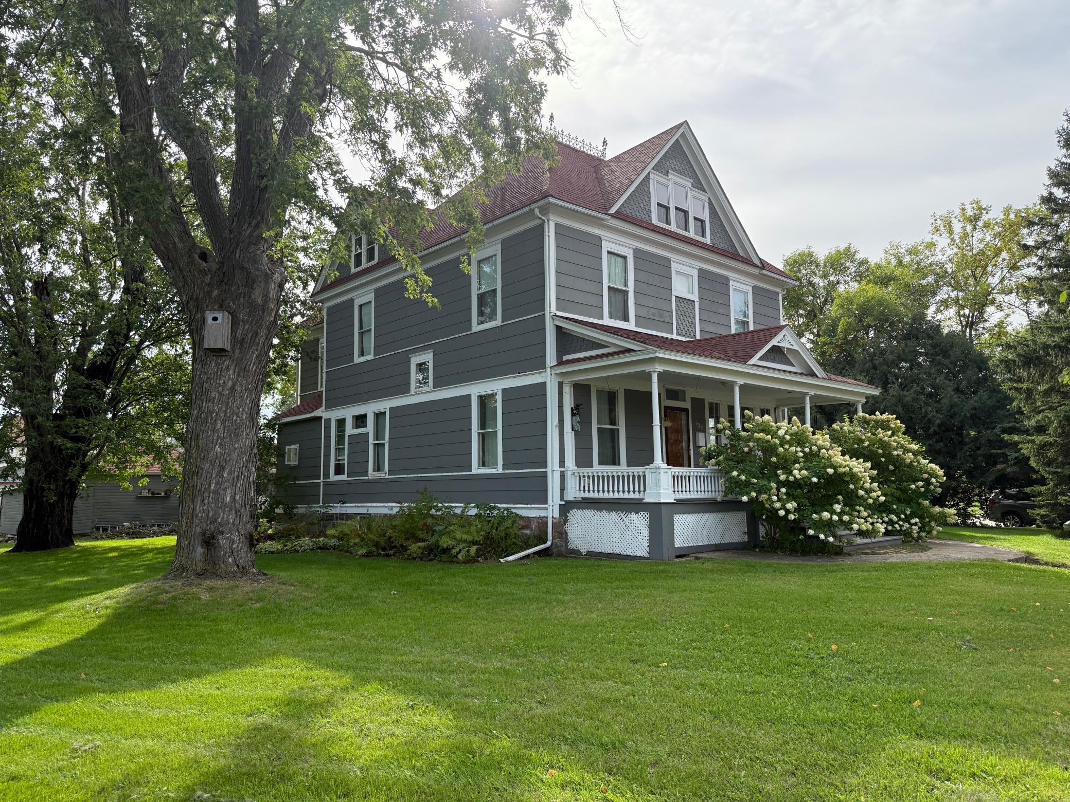 1898 single family home for sale at 109 S Mill Street in Fertile, MN — 5 bed, 2 bath (photo 5 of 44)