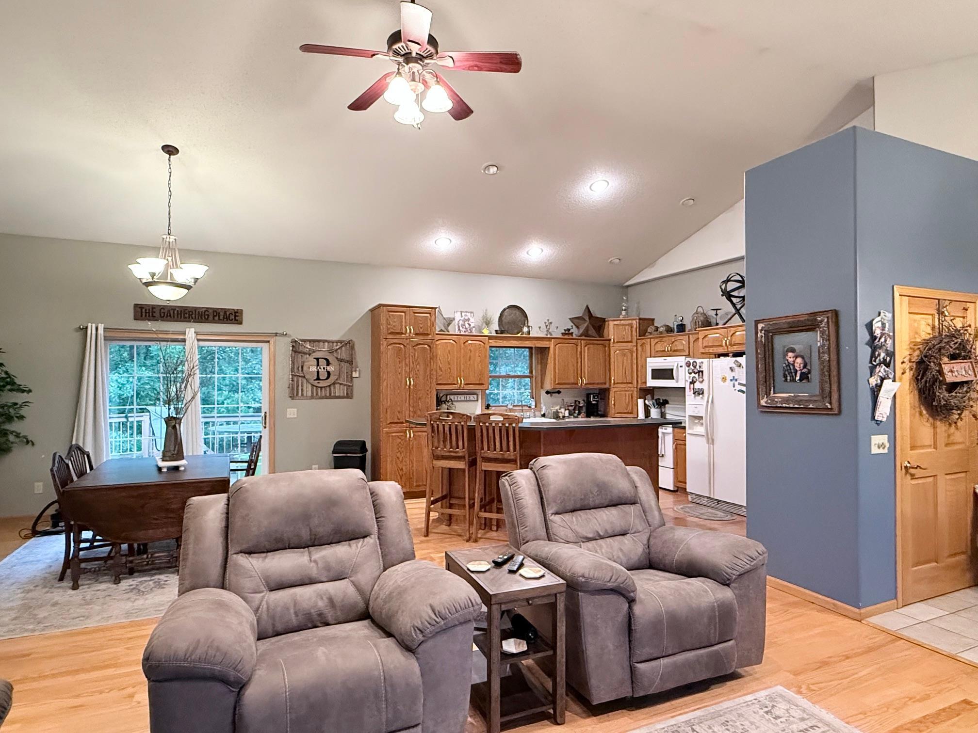 2001 single family home for sale at 12590 Carow Circle in Frazee, MN — 5 bed, 3 bath (photo 6 of 28)