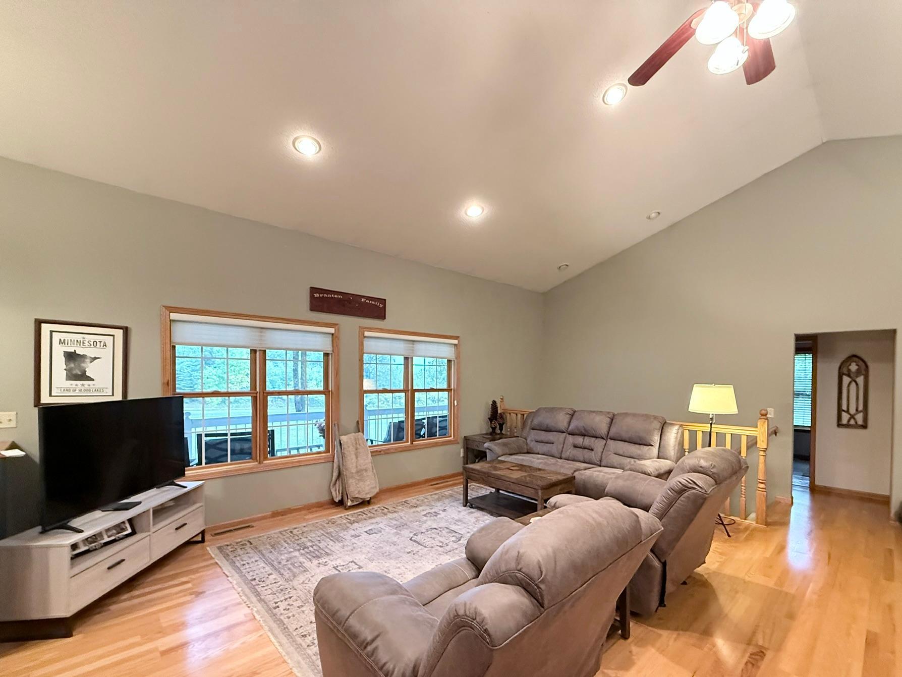 2001 single family home for sale at 12590 Carow Circle in Frazee, MN — 5 bed, 3 bath (photo 7 of 28)