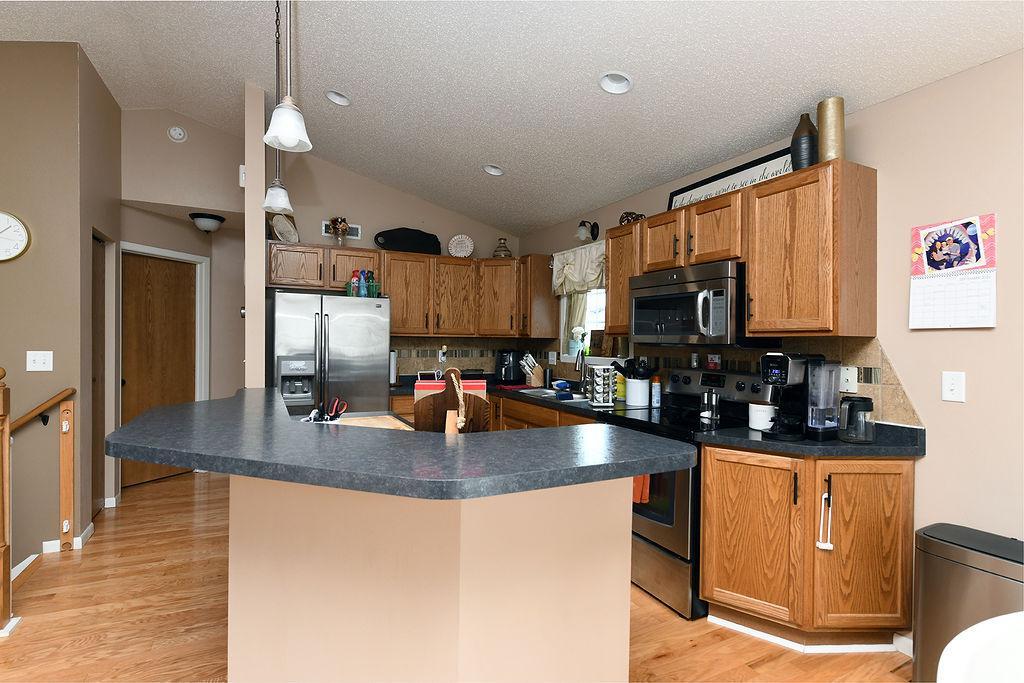 2011 single family home for sale at 5483 49th Avenue S in Fargo, ND — 3 bed, 2 bath (photo 2 of 27)