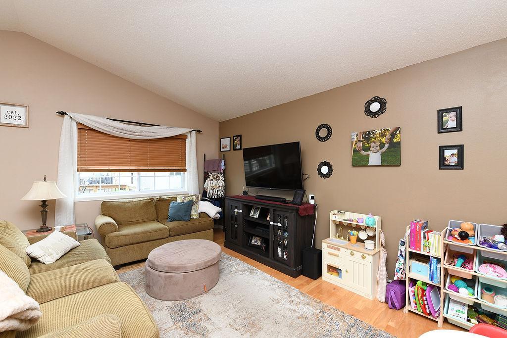 2011 single family home for sale at 5483 49th Avenue S in Fargo, ND — 3 bed, 2 bath (photo 11 of 27)
