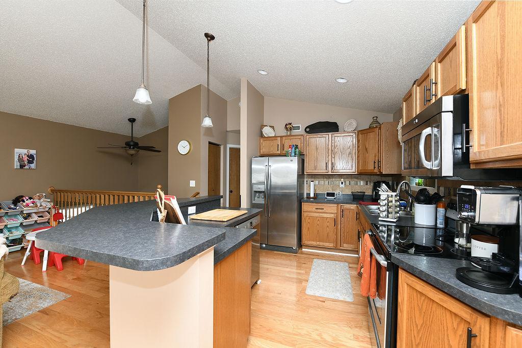 2011 single family home for sale at 5483 49th Avenue S in Fargo, ND — 3 bed, 2 bath (photo 3 of 27)