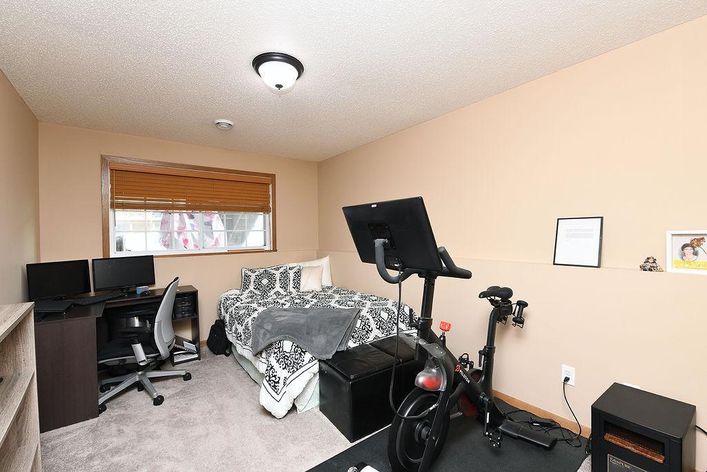 2011 single family home for sale at 5483 49th Avenue S in Fargo, ND — 3 bed, 2 bath (photo 23 of 27)