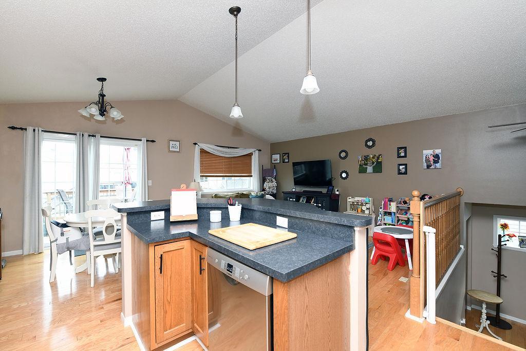 2011 single family home for sale at 5483 49th Avenue S in Fargo, ND — 3 bed, 2 bath (photo 4 of 27)