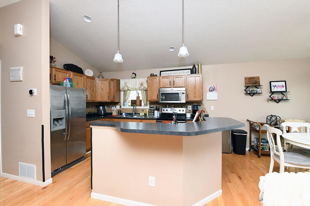 2011 single family home for sale at 5483 49th Avenue S in Fargo, ND — 3 bed, 2 bath (photo 5 of 27)