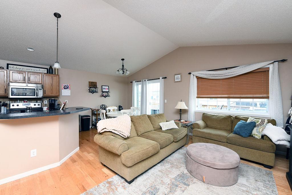 2011 single family home for sale at 5483 49th Avenue S in Fargo, ND — 3 bed, 2 bath (photo 9 of 27)