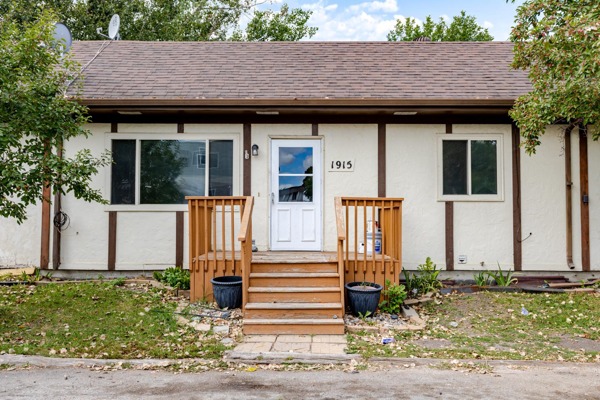 1977 condo for sale at 1915 18th Avenue S in Moorhead, MN — 2 bed, 1 bath (photo 2 of 30)