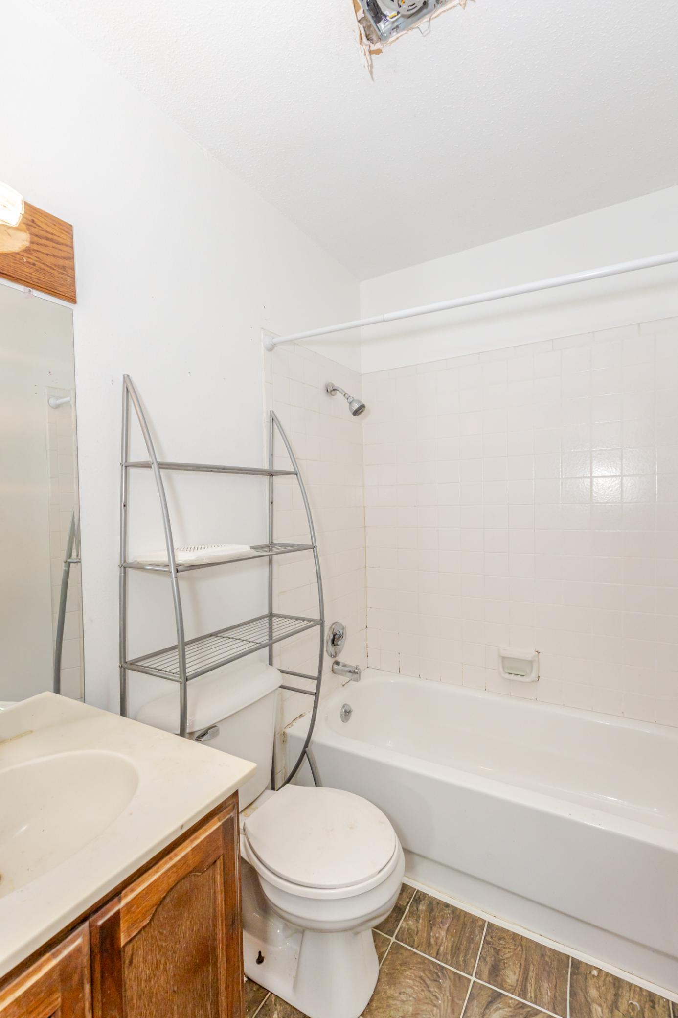 1977 condo for sale at 1915 18th Avenue S in Moorhead, MN — 2 bed, 1 bath (photo 15 of 30)