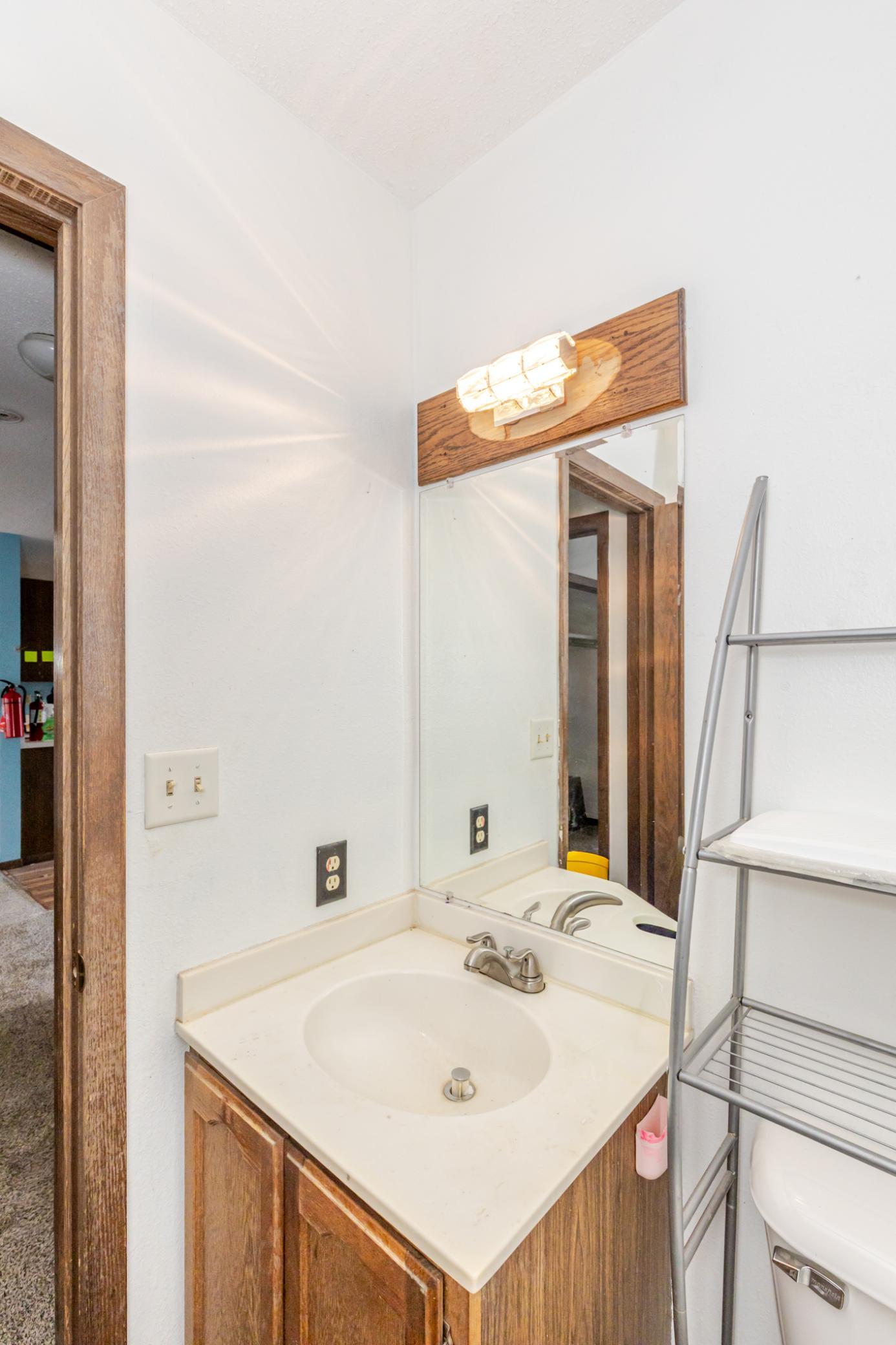 1977 condo for sale at 1915 18th Avenue S in Moorhead, MN — 2 bed, 1 bath (photo 16 of 30)