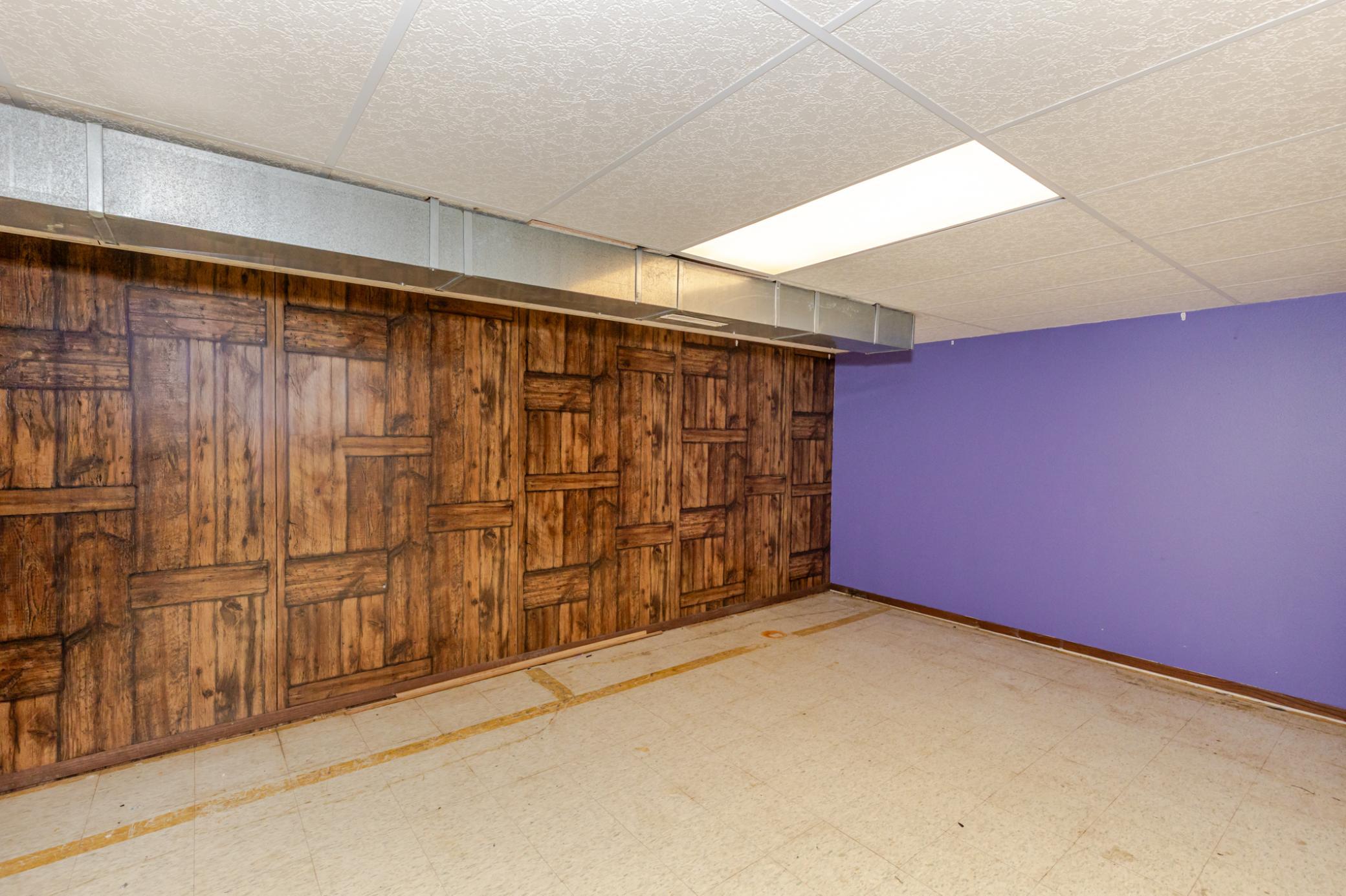 1977 condo for sale at 1915 18th Avenue S in Moorhead, MN — 2 bed, 1 bath (photo 17 of 30)