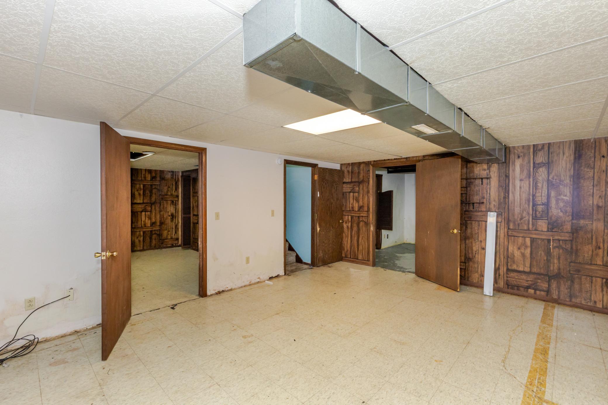 1977 condo for sale at 1915 18th Avenue S in Moorhead, MN — 2 bed, 1 bath (photo 18 of 30)