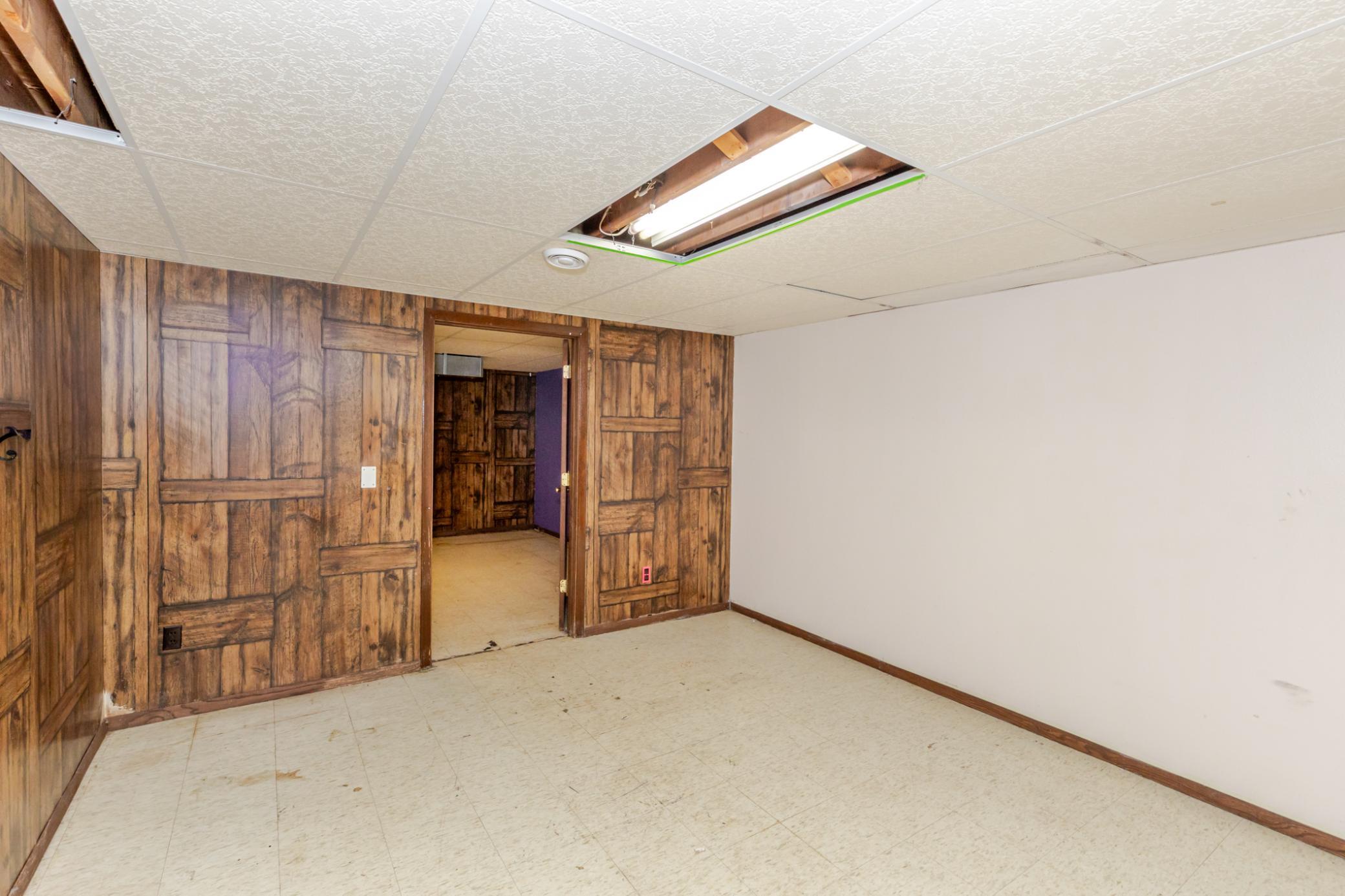 1977 condo for sale at 1915 18th Avenue S in Moorhead, MN — 2 bed, 1 bath (photo 20 of 30)