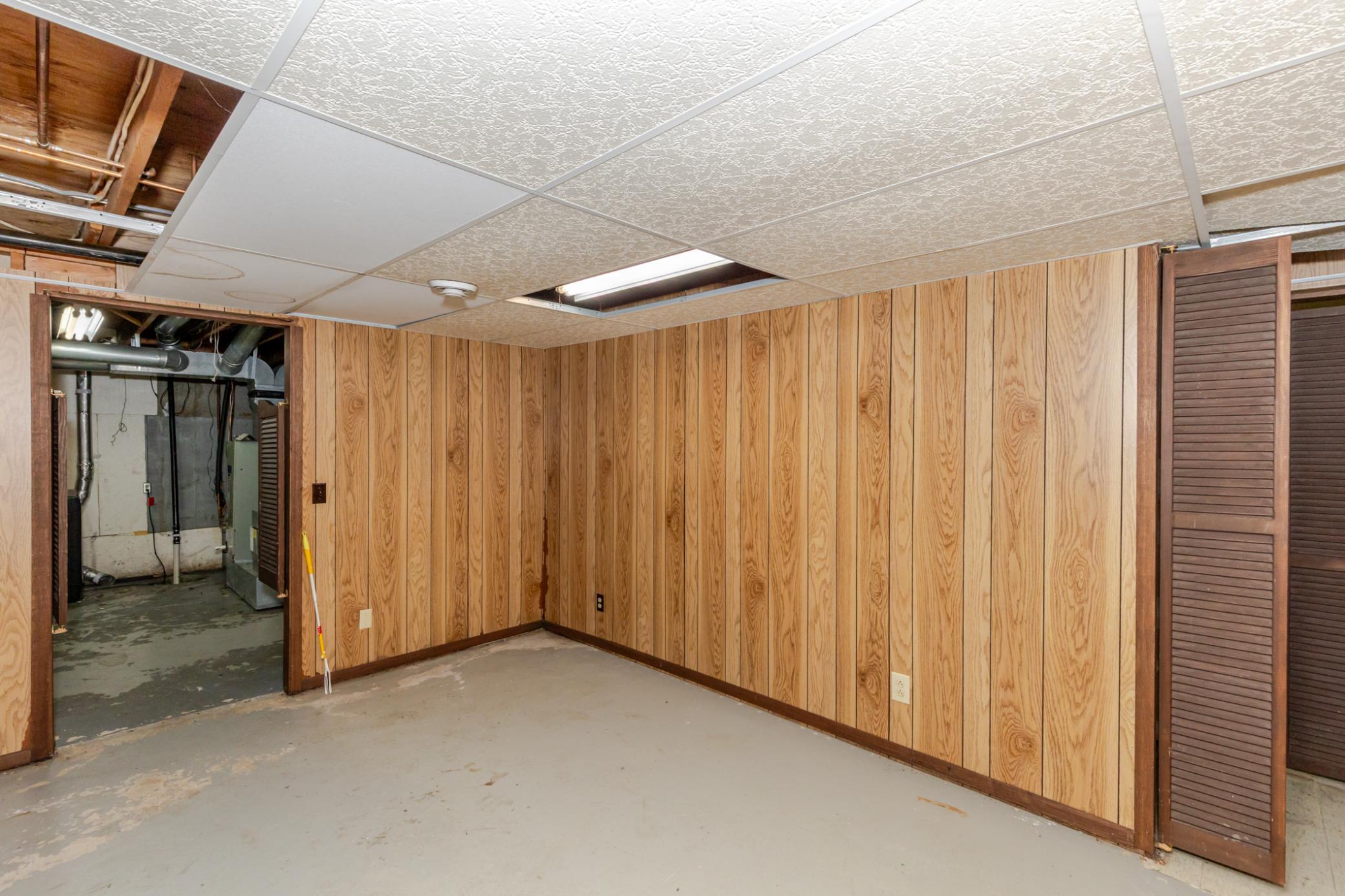 1977 condo for sale at 1915 18th Avenue S in Moorhead, MN — 2 bed, 1 bath (photo 22 of 30)