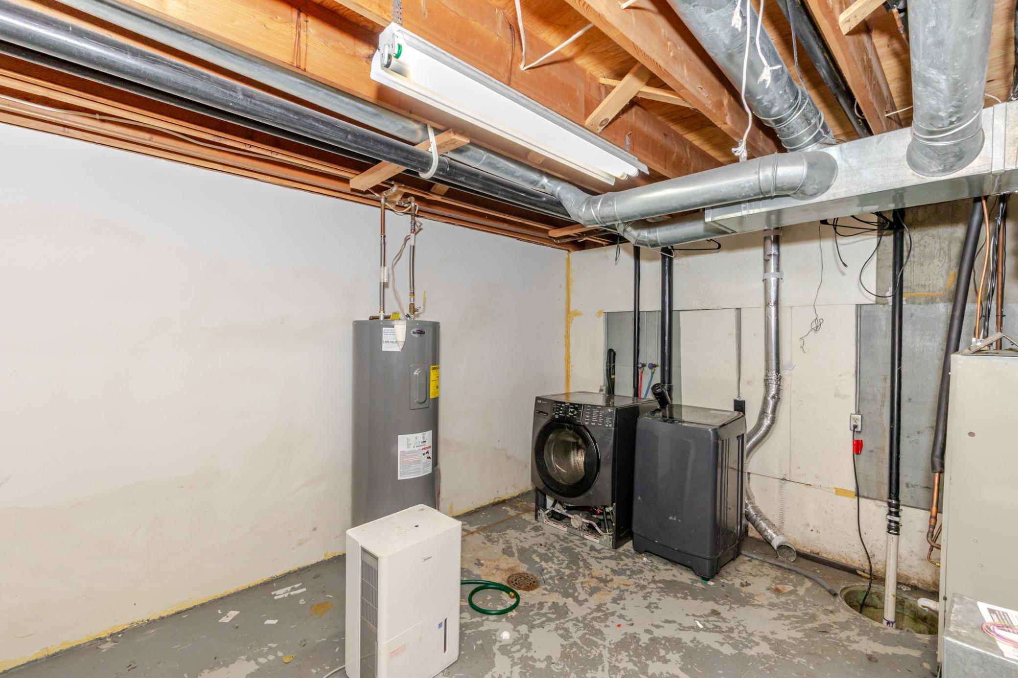 1977 condo for sale at 1915 18th Avenue S in Moorhead, MN — 2 bed, 1 bath (photo 23 of 30)
