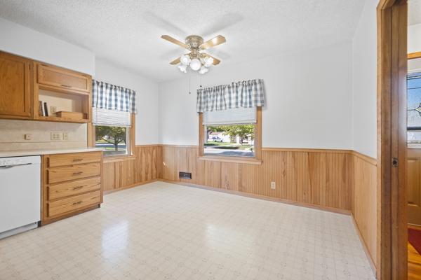 1956 single family home for sale at 1212 8th Avenue NE in Brainerd, MN — 3 bed, 2 bath (photo 11 of 38)