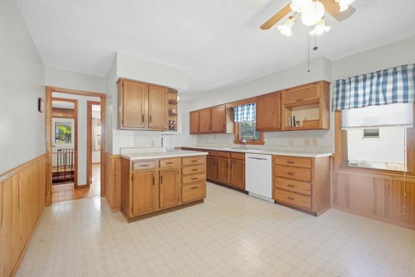 1956 single family home for sale at 1212 8th Avenue NE in Brainerd, MN — 3 bed, 2 bath (photo 13 of 38)