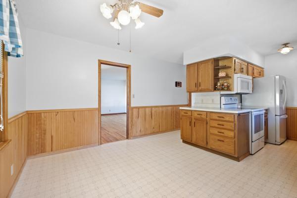 1956 single family home for sale at 1212 8th Avenue NE in Brainerd, MN — 3 bed, 2 bath (photo 14 of 38)