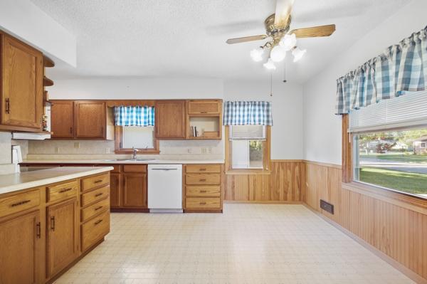 1956 single family home for sale at 1212 8th Avenue NE in Brainerd, MN — 3 bed, 2 bath (photo 16 of 38)