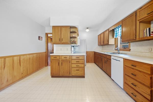 1956 single family home for sale at 1212 8th Avenue NE in Brainerd, MN — 3 bed, 2 bath (photo 18 of 38)