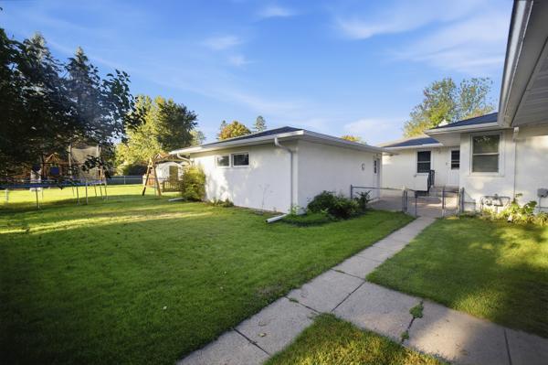 1956 single family home for sale at 1212 8th Avenue NE in Brainerd, MN — 3 bed, 2 bath (photo 4 of 38)