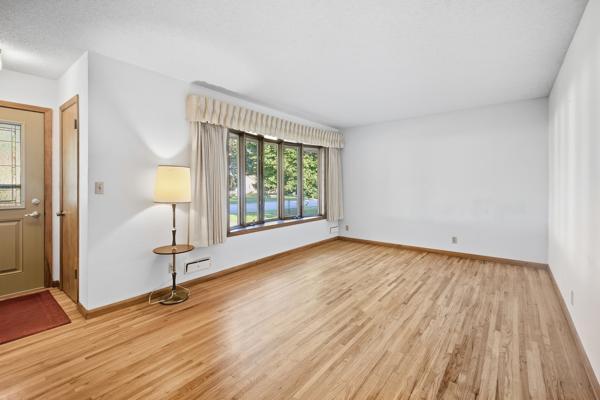 1956 single family home for sale at 1212 8th Avenue NE in Brainerd, MN — 3 bed, 2 bath (photo 9 of 38)