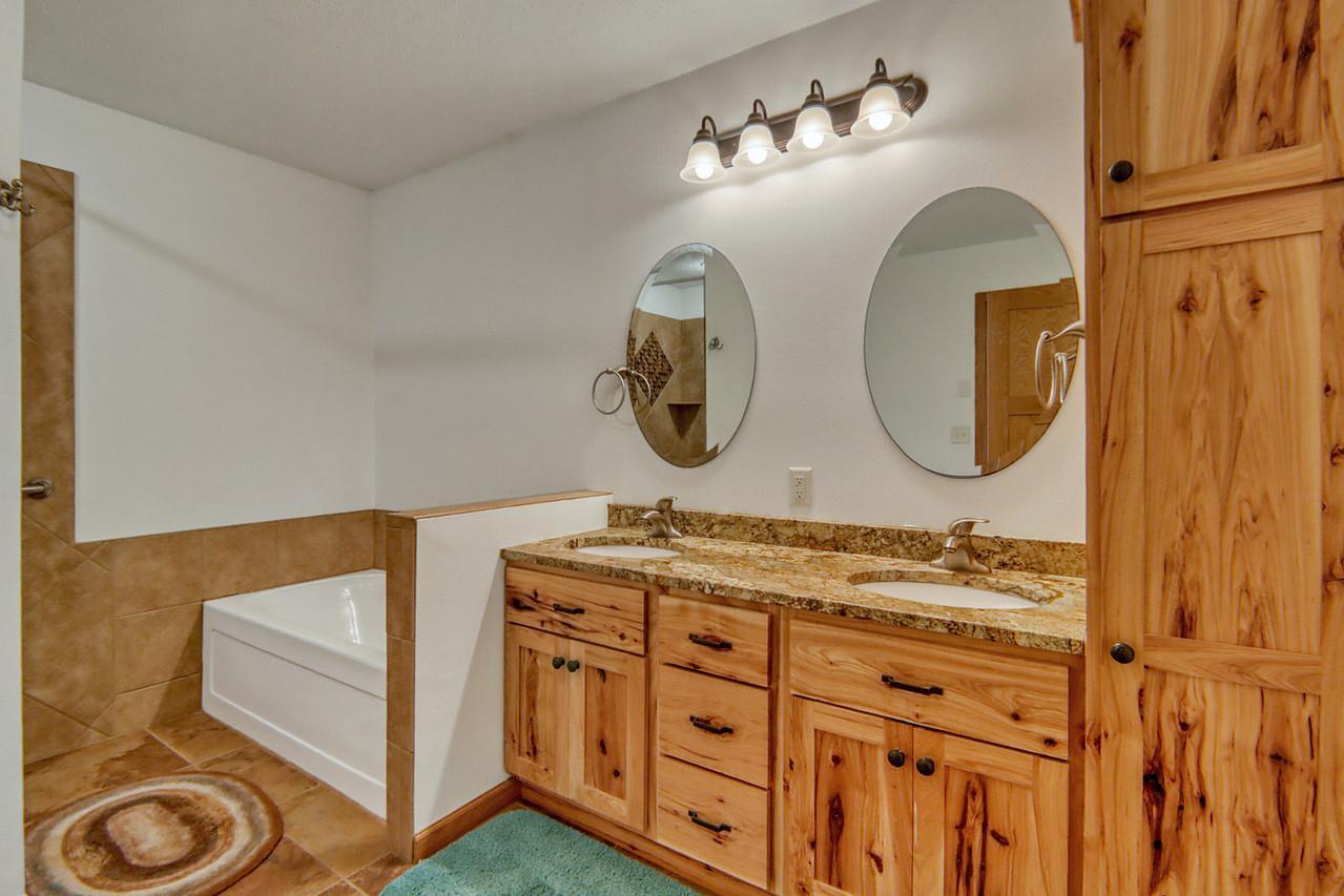 2010 single family home for sale at 451 263rd Street S in Hawley, MN — 4 bed, 3 bath (photo 19 of 44)